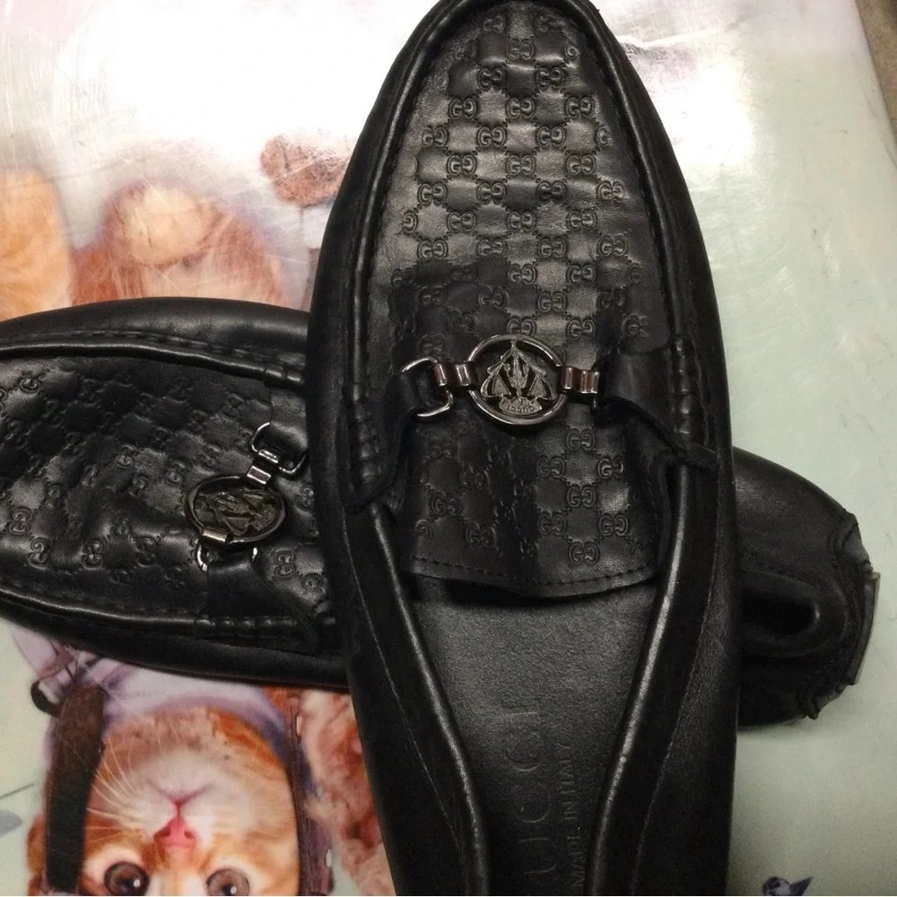 Gucci sleek black